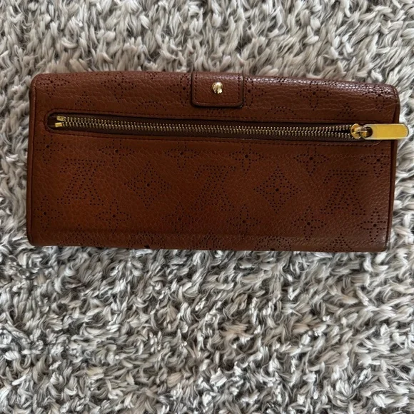 LOUIS VUITTON Cognac Monogram Mahina Leather Amelia Wallet - Picture 9 of 13